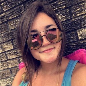 Meet your Posher, Calley